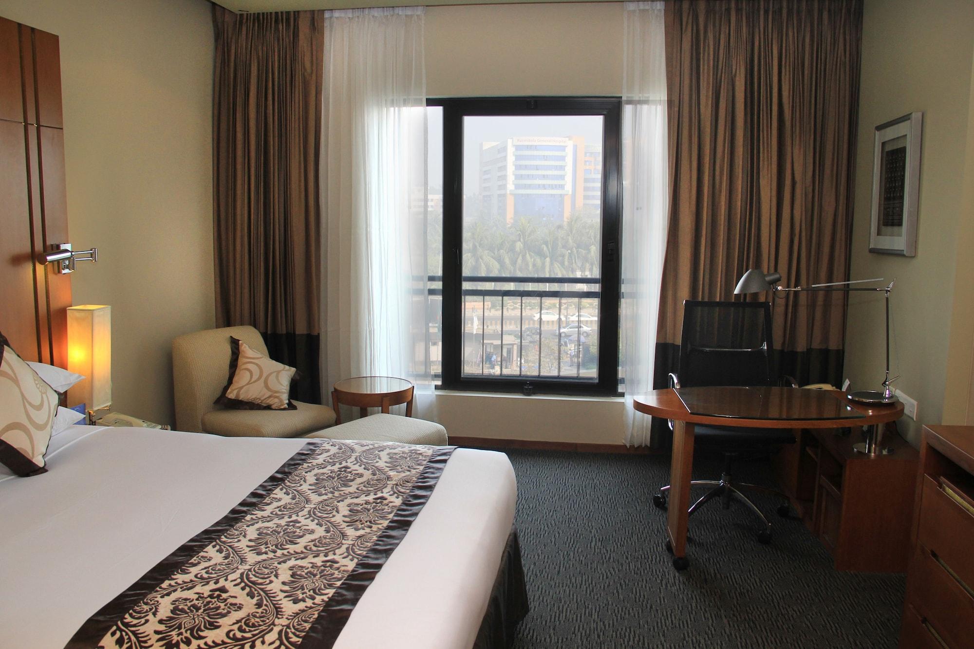 Отель Radisson Blu Dhaka Water Garden Экстерьер фото