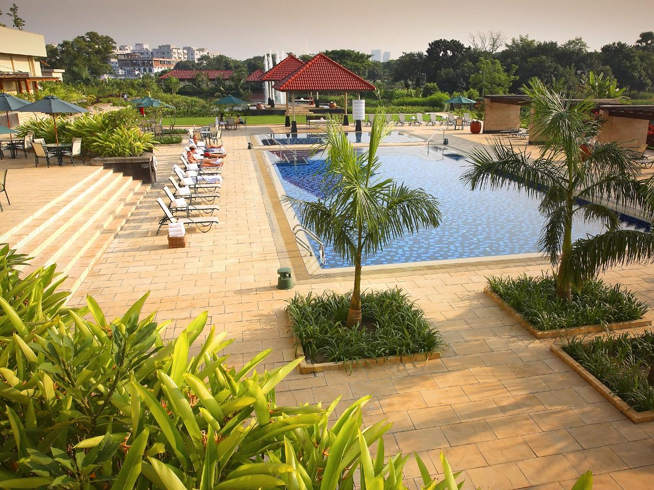Отель Radisson Blu Dhaka Water Garden Экстерьер фото