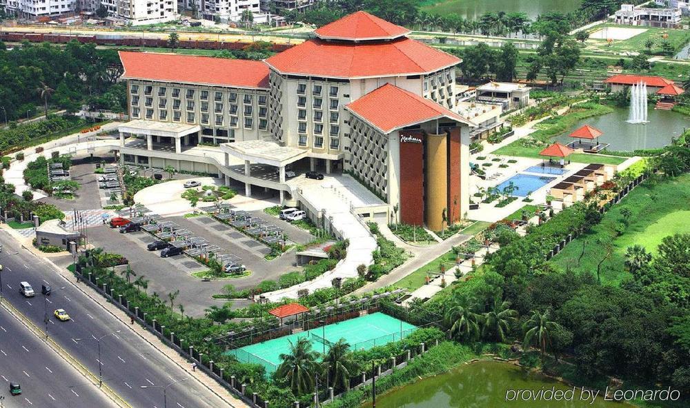 Отель Radisson Blu Dhaka Water Garden Экстерьер фото