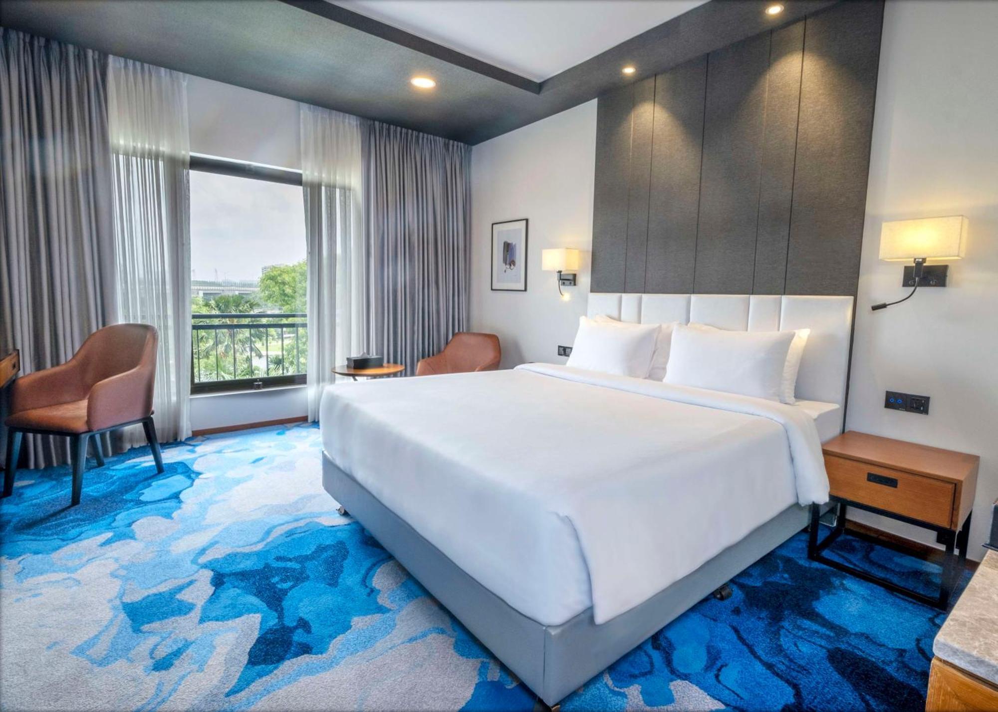 Отель Radisson Blu Dhaka Water Garden Экстерьер фото